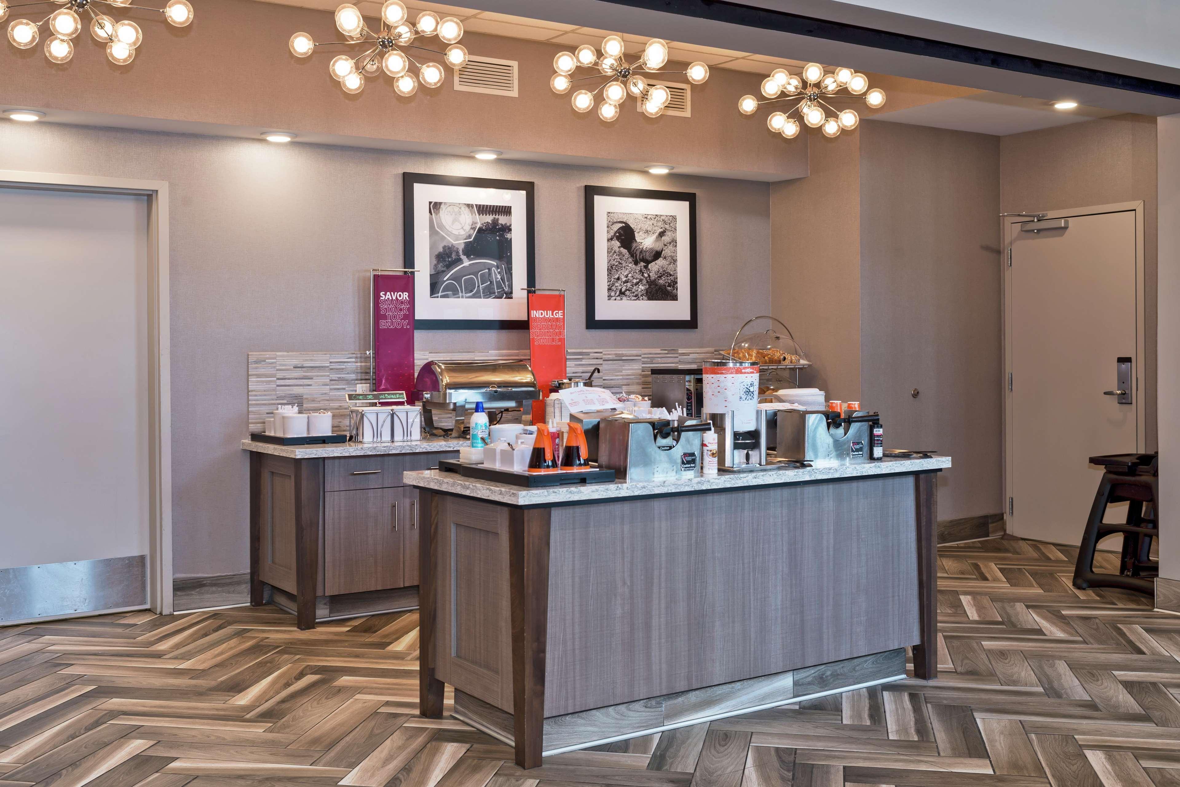 Hampton Inn And Suites Minneapolis University Area, Mn Экстерьер фото